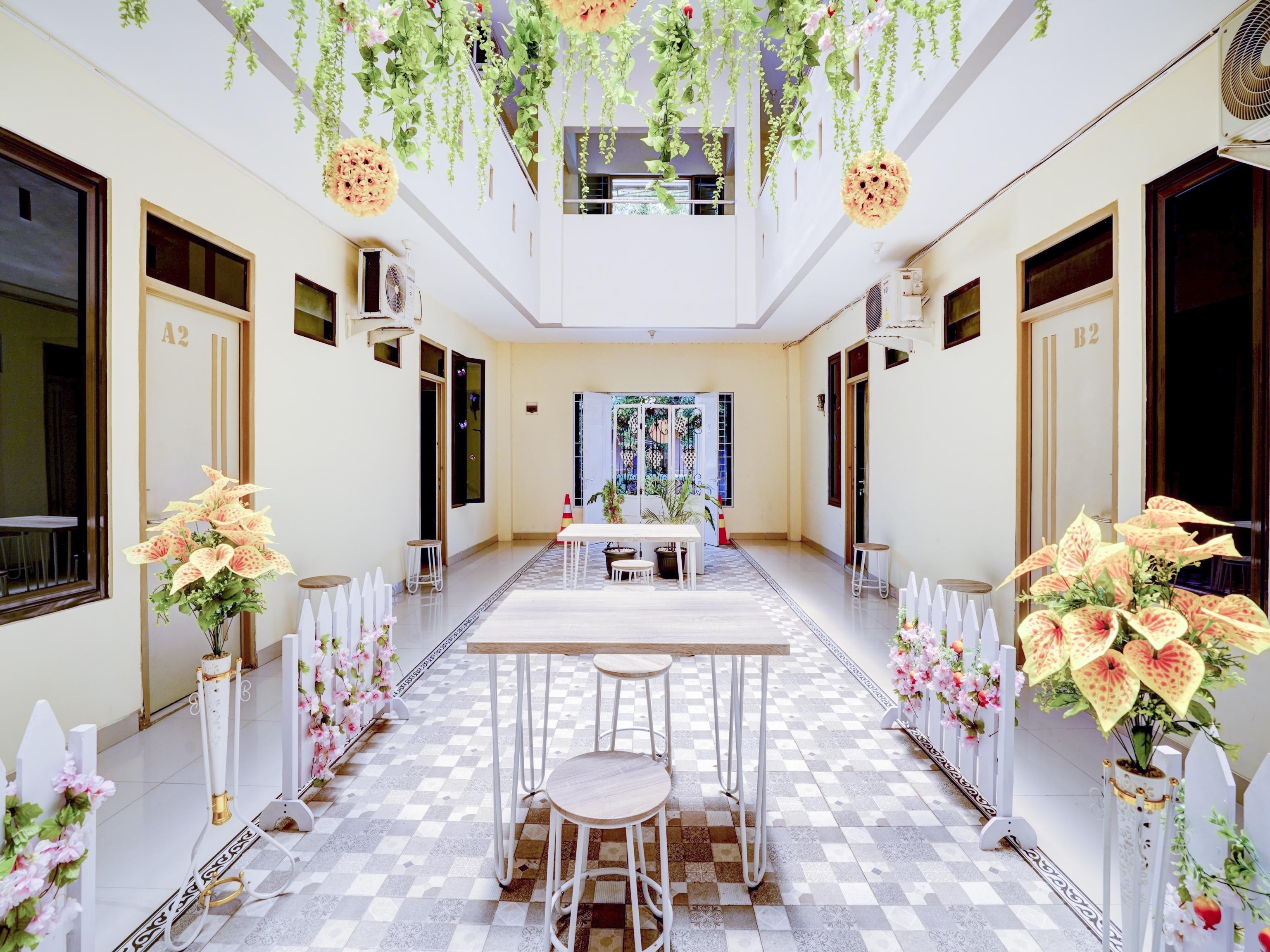 Oyo 90052 Star House Hotell Cirebon Eksteriør bilde